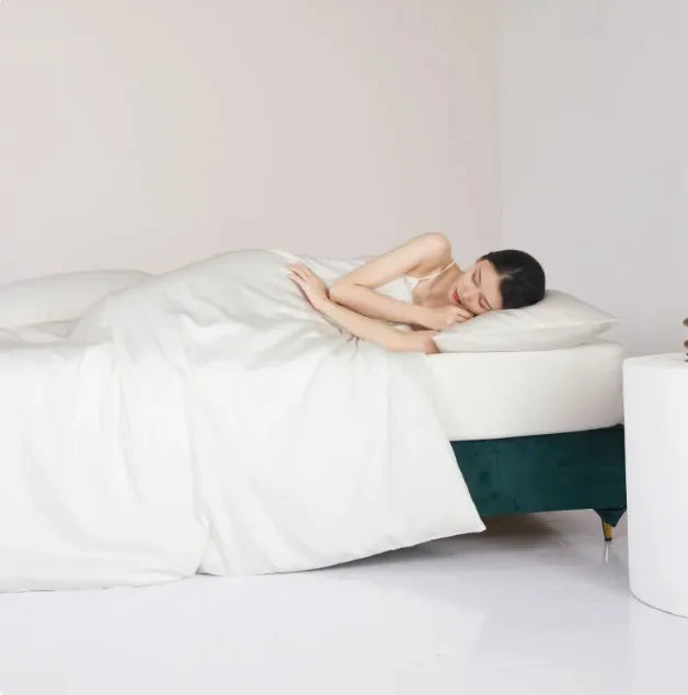 Cotton Four-piece Comforter Bed Hat In White Towed To Adventure