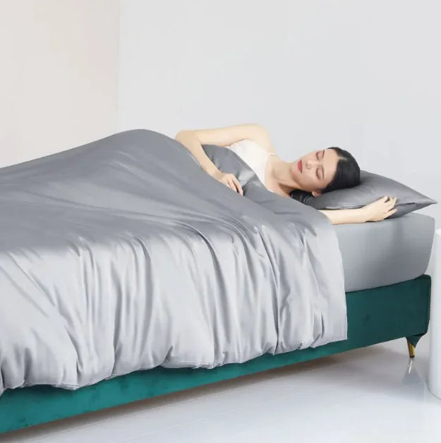 Cotton Four-piece Comforter Bed Hat In White Towed To Adventure